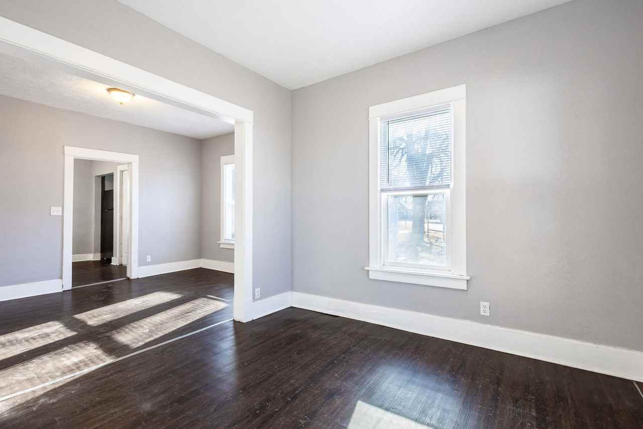 4411 Commercial Ave - Photo 3 of 15