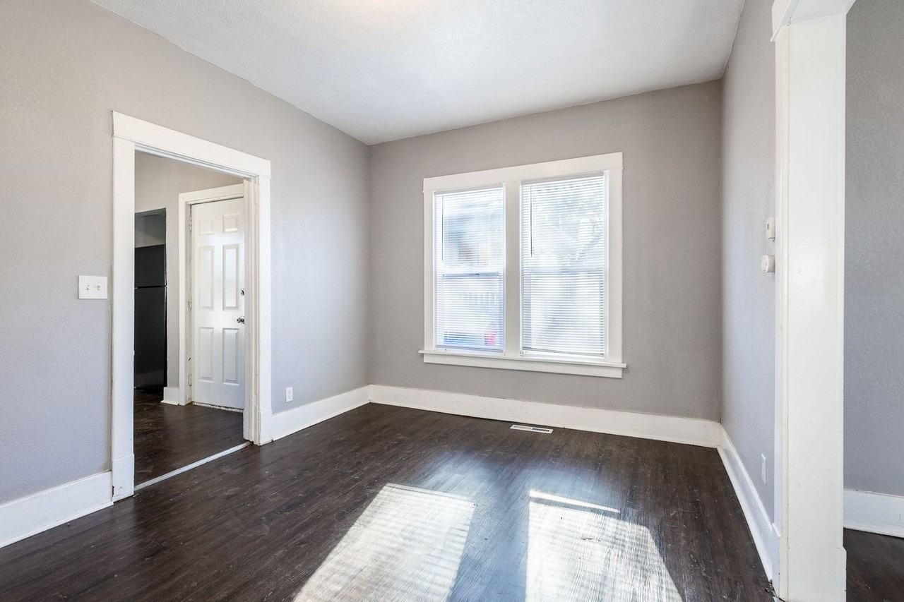 4411 Commercial Ave - Photo 5 of 15