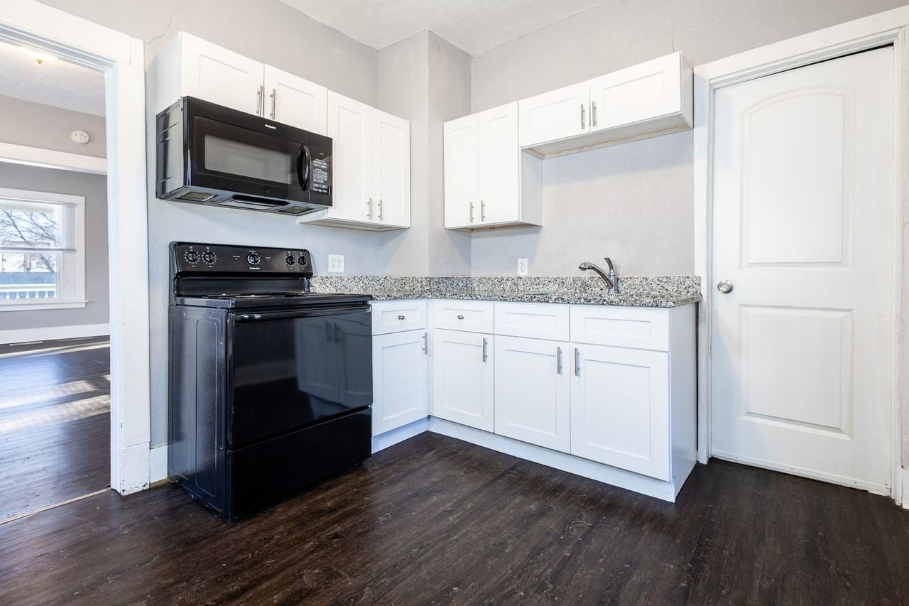 4411 Commercial Ave - Photo 7 of 15