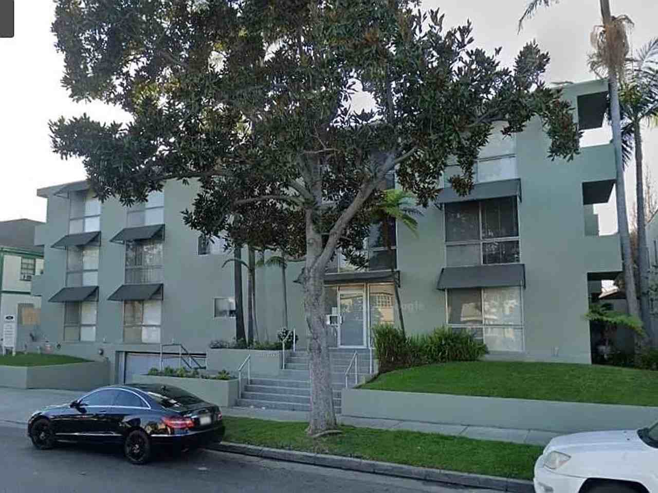 265 S Doheny - Photo 2 of 2