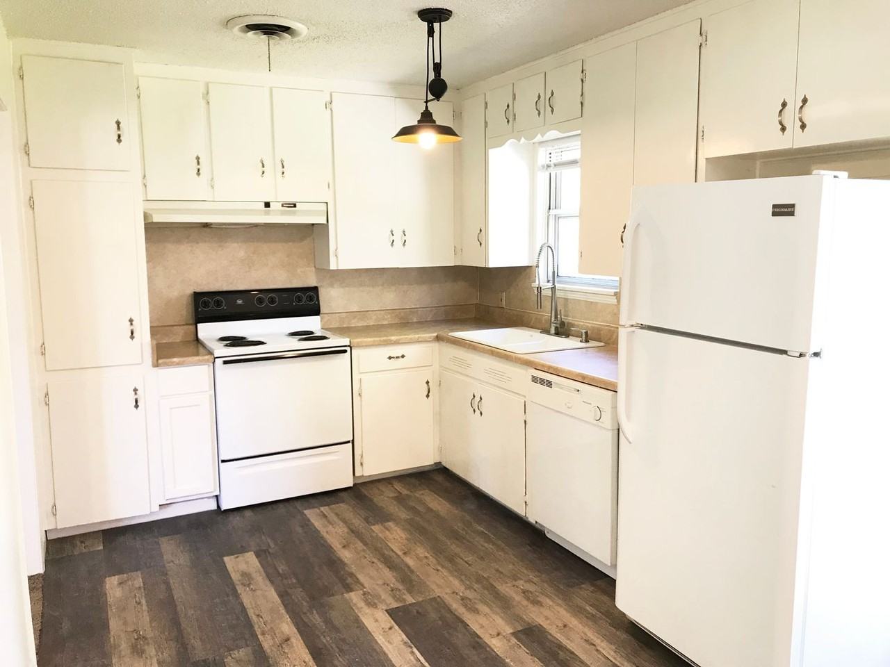 1302 S 23rd St - Photo 5 of 21