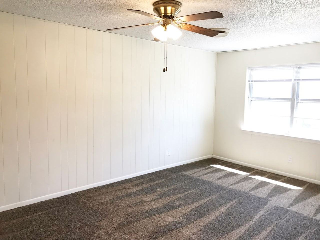 1302 S 23rd St - Photo 7 of 21