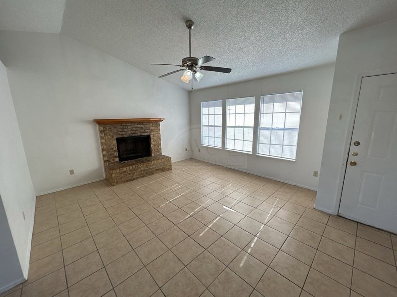 1801 Lea Ann Dr - Photo 3 of 15