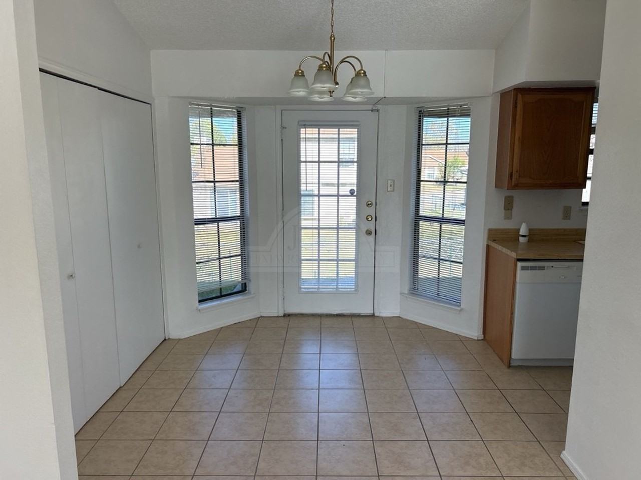 1801 Lea Ann Dr - Photo 4 of 15