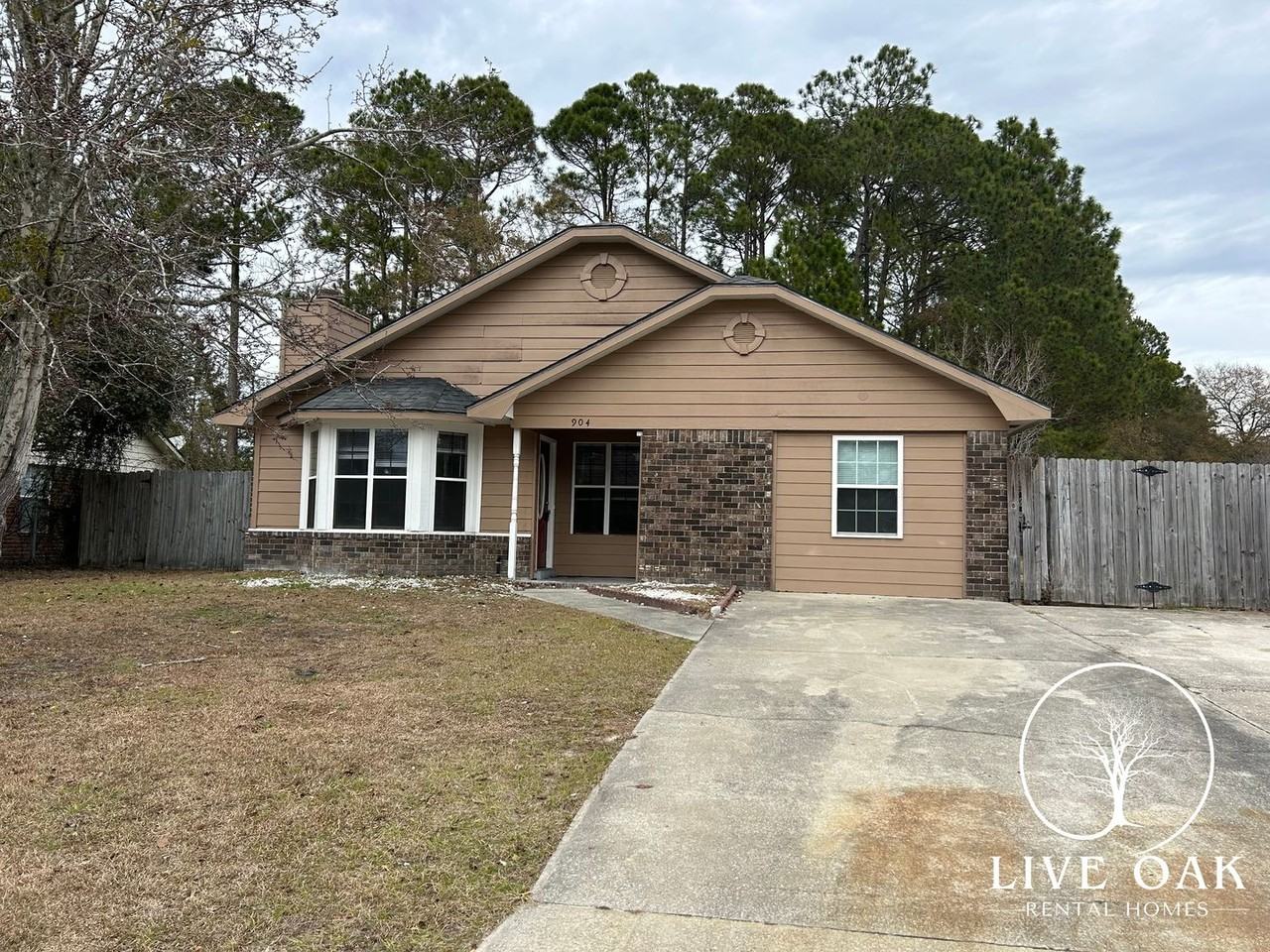 904 Willowbrook Dr - Photo 2 of 17