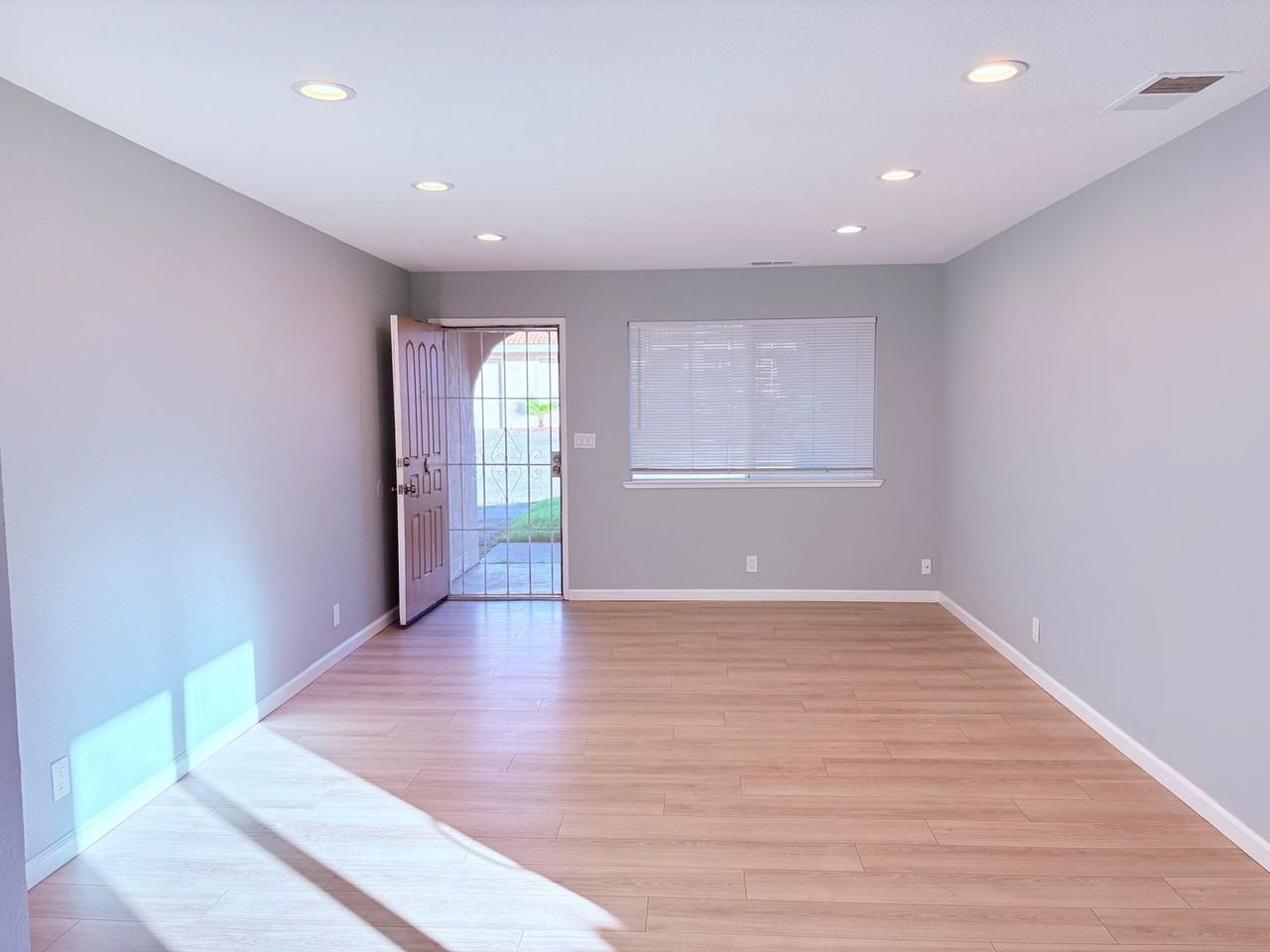 4219 Casa Blanca Ln - Photo 2 of 14