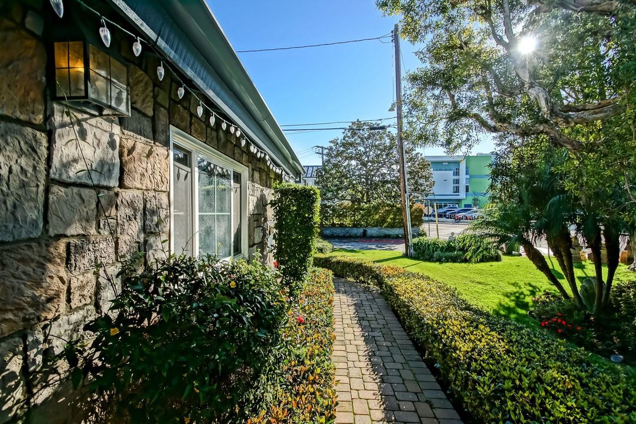 571 27th St - Photo 3 of 41