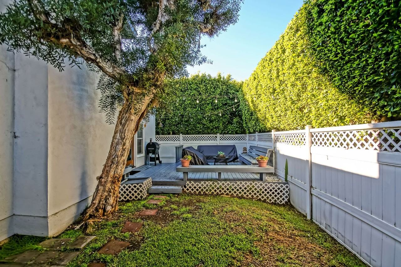 571 27th St - Photo 4 of 41