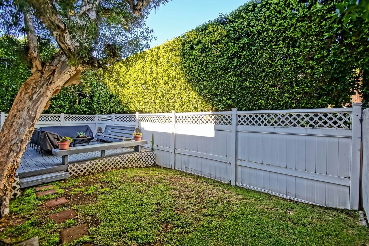 571 27th St - Photo 5 of 41