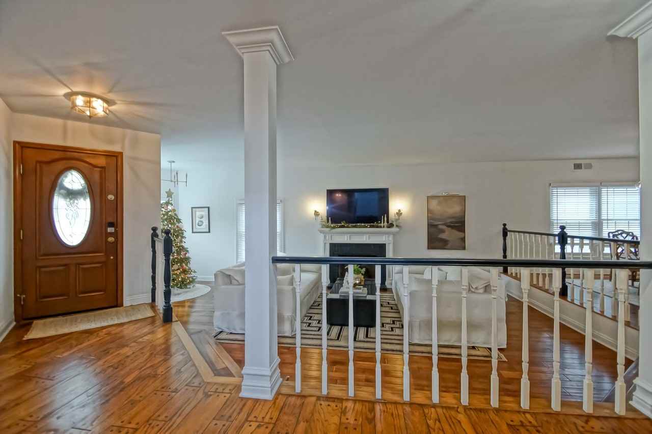 571 27th St - Photo 7 of 41