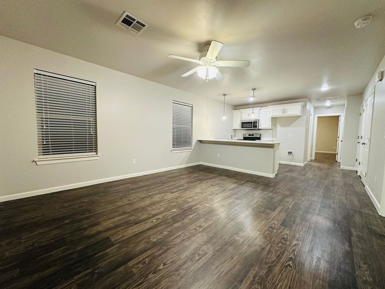 405 Vail Cir - Photo 3 of 35