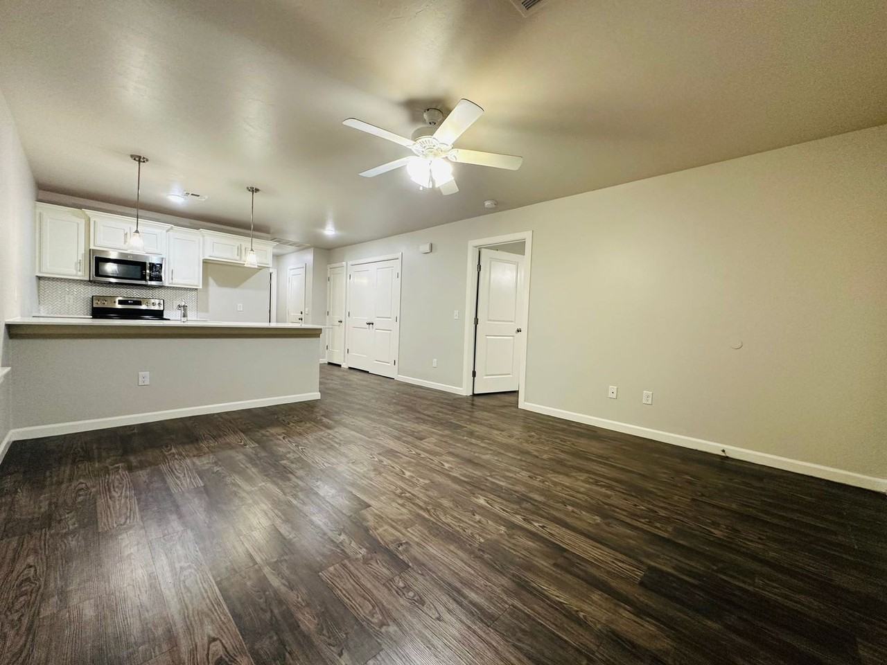 405 Vail Cir - Photo 4 of 35