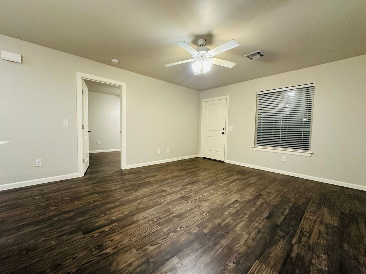 405 Vail Cir - Photo 5 of 35