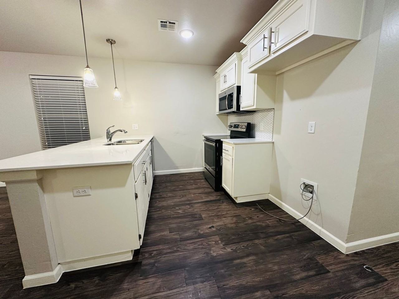 405 Vail Cir - Photo 7 of 35