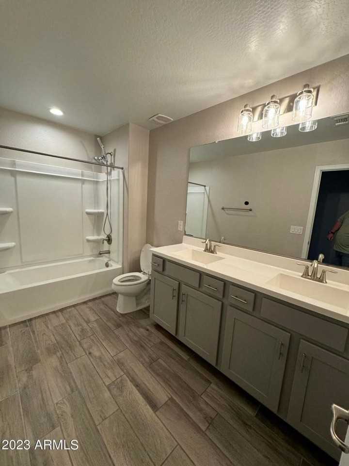 576 W Westchester Ave - Photo 3 of 18