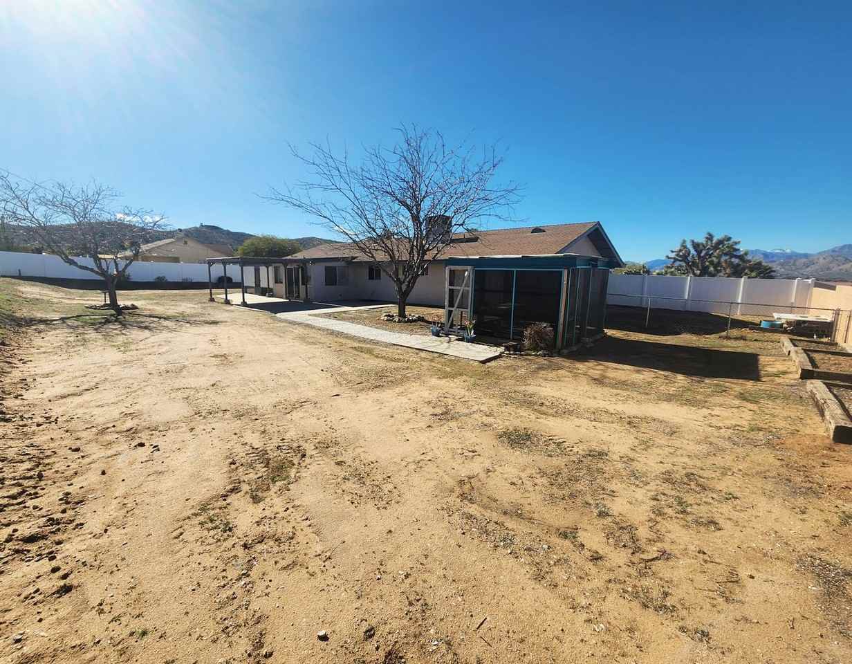 7625 Victoria Ave - Photo 5 of 26