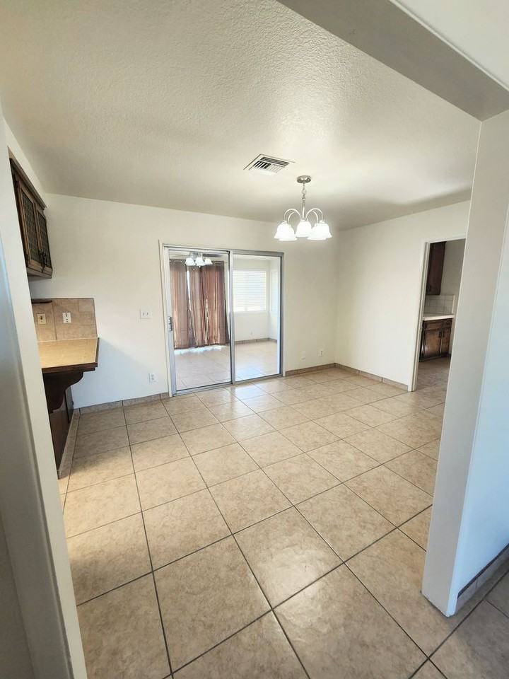 7625 Victoria Ave - Photo 7 of 26