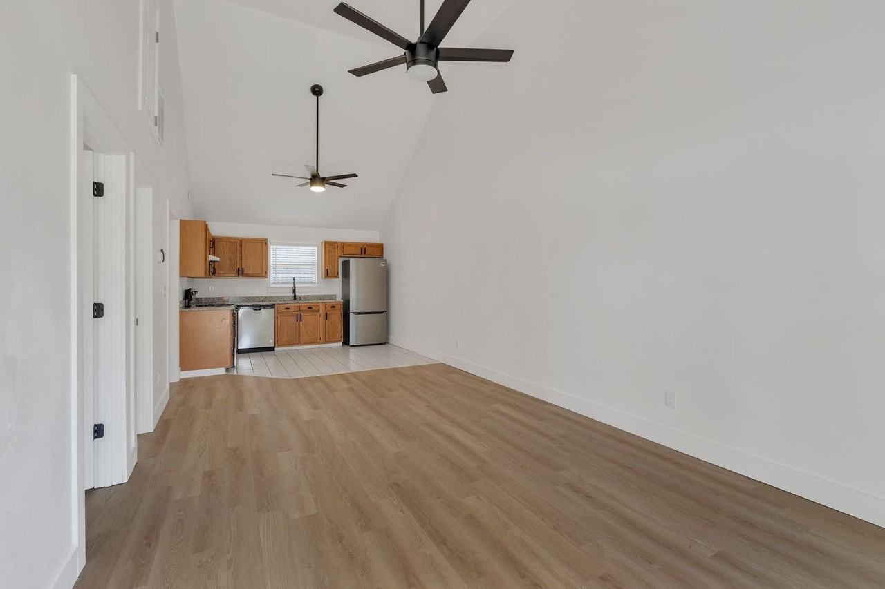 7202 Melrose Pl - Photo 4 of 35