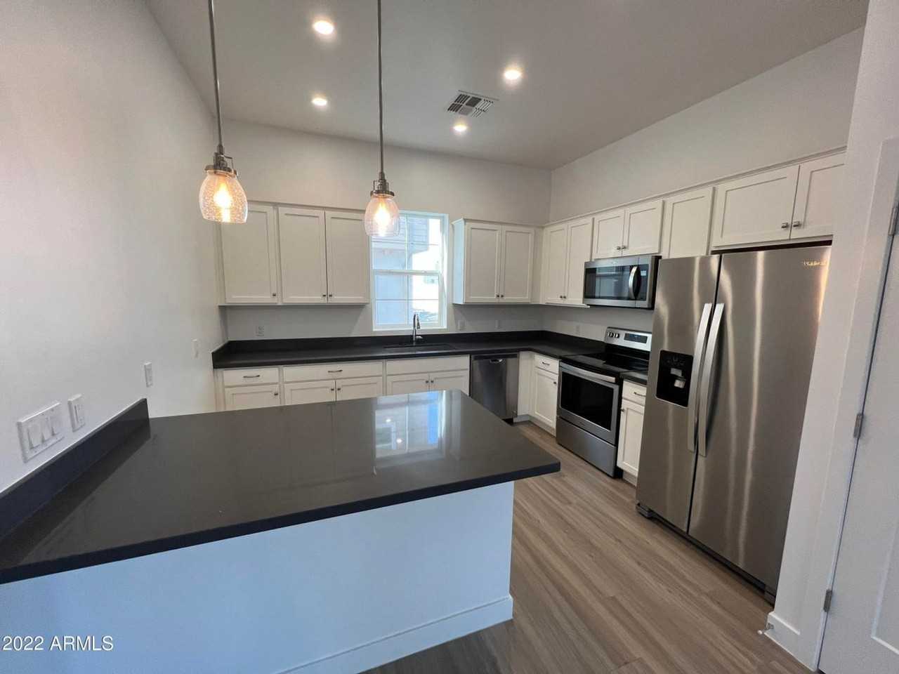 615 N 6th Ave - Photo 5 of 18