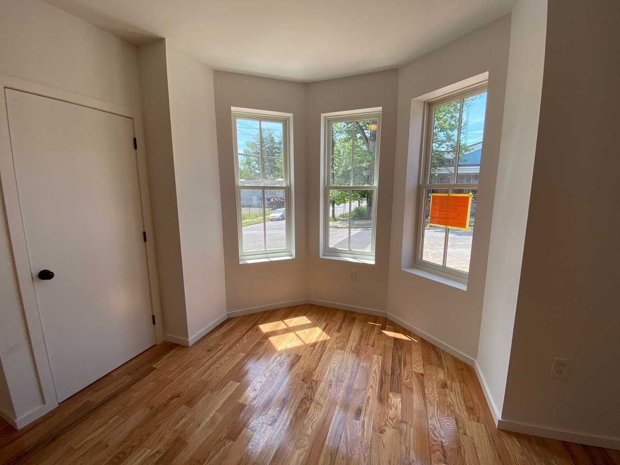 178 Washington St - Photo 3 of 8