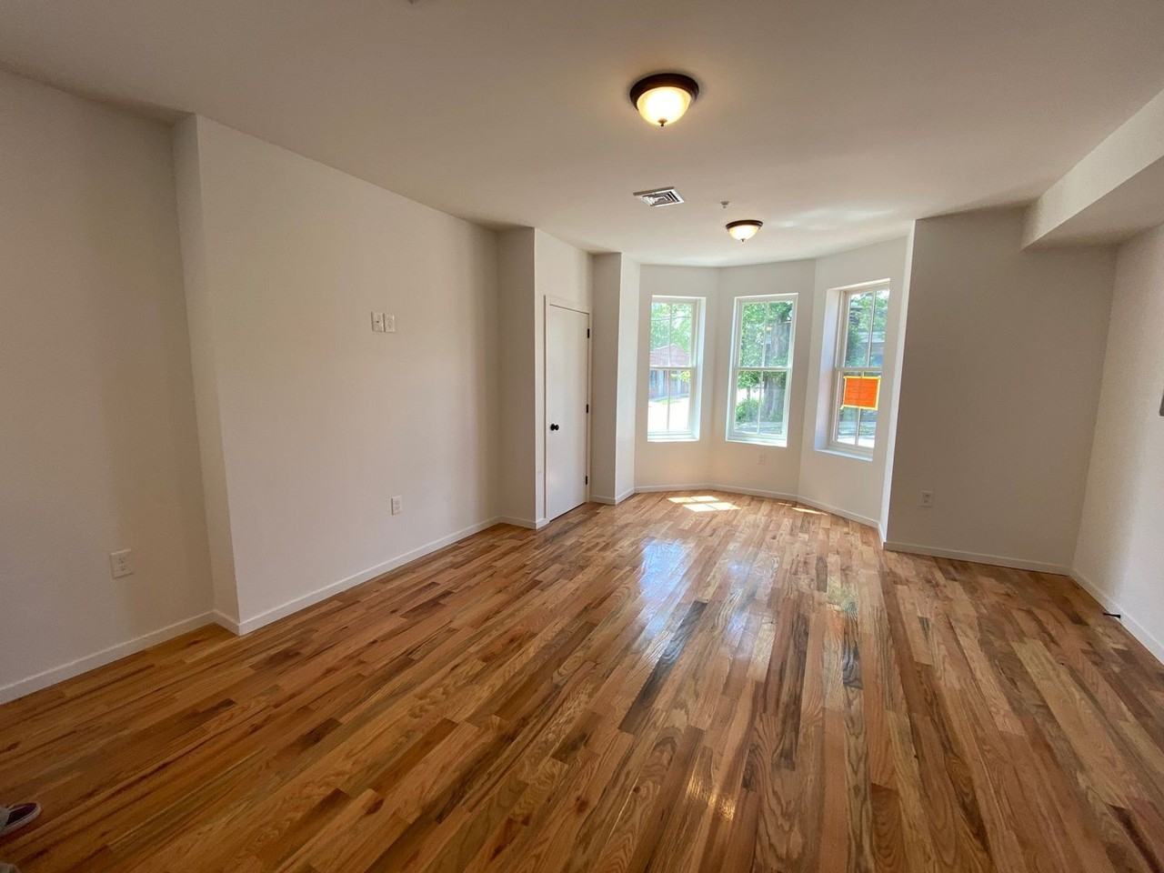 178 Washington St - Photo 4 of 8