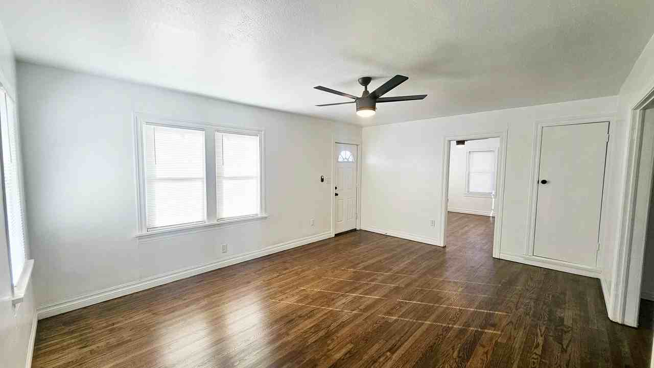 205 Madison Ave Ne - Photo 5 of 29