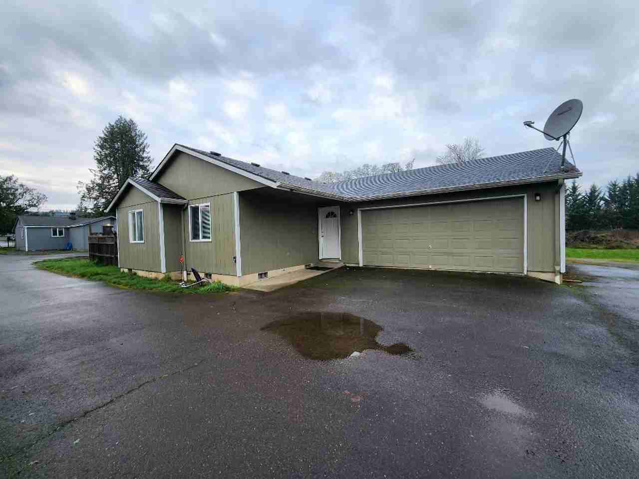 4218 Long St - Photo 2 of 32