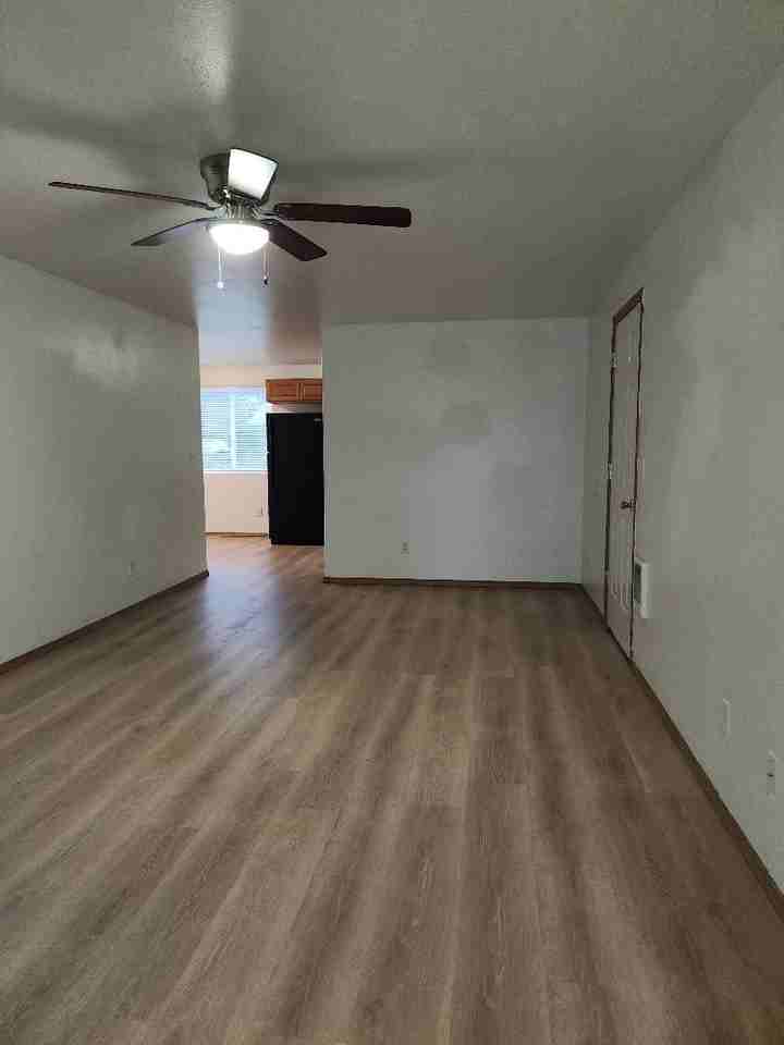 4218 Long St - Photo 4 of 32