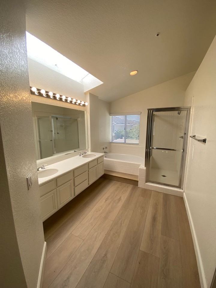 5631 Stratford Cir - Photo 5 of 50