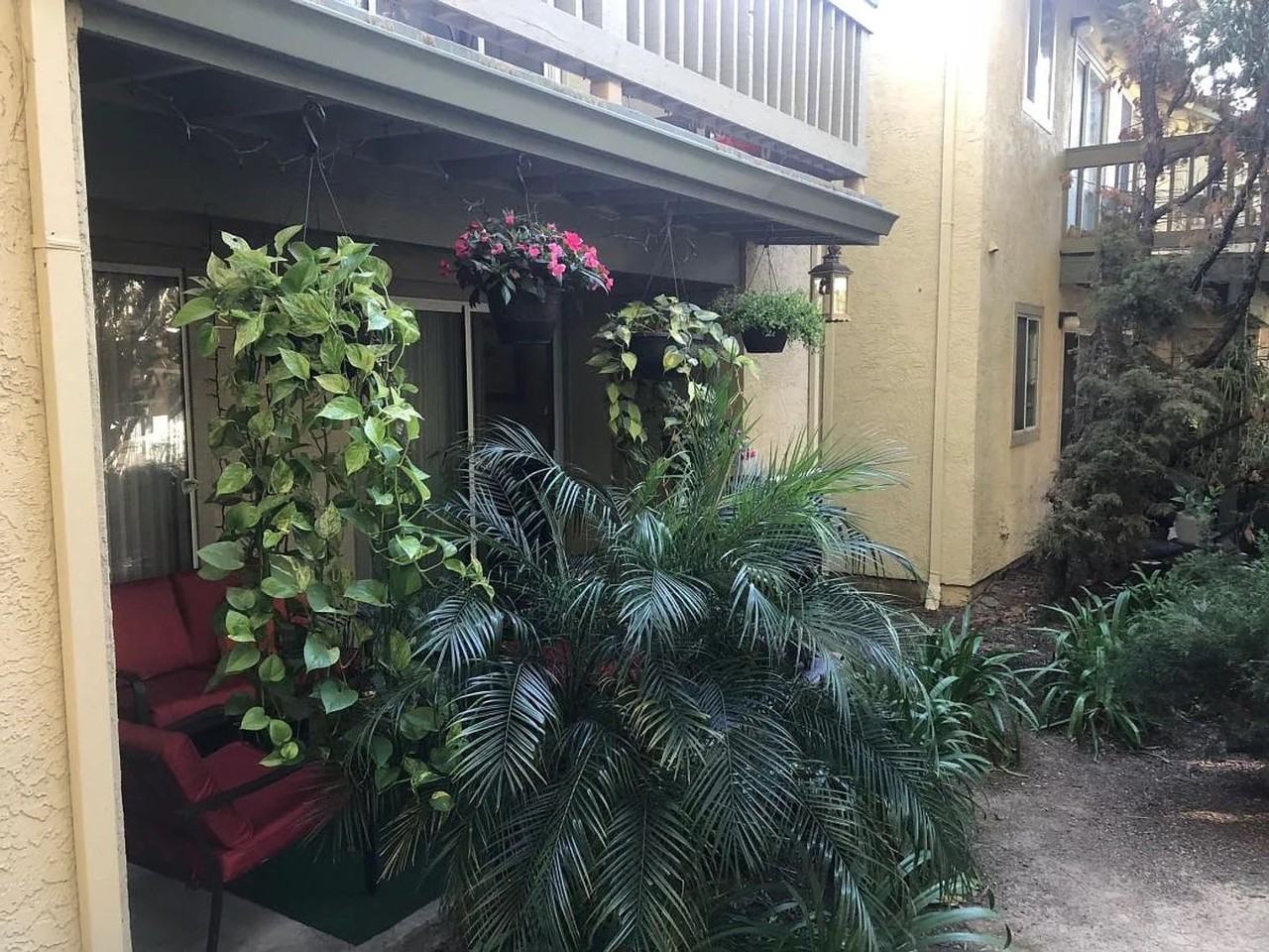 1066 Summershore Ct - Photo 6 of 7