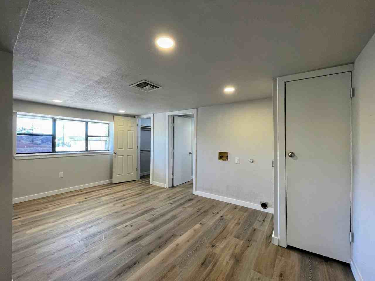 1207 Donley St - Photo 5 of 28