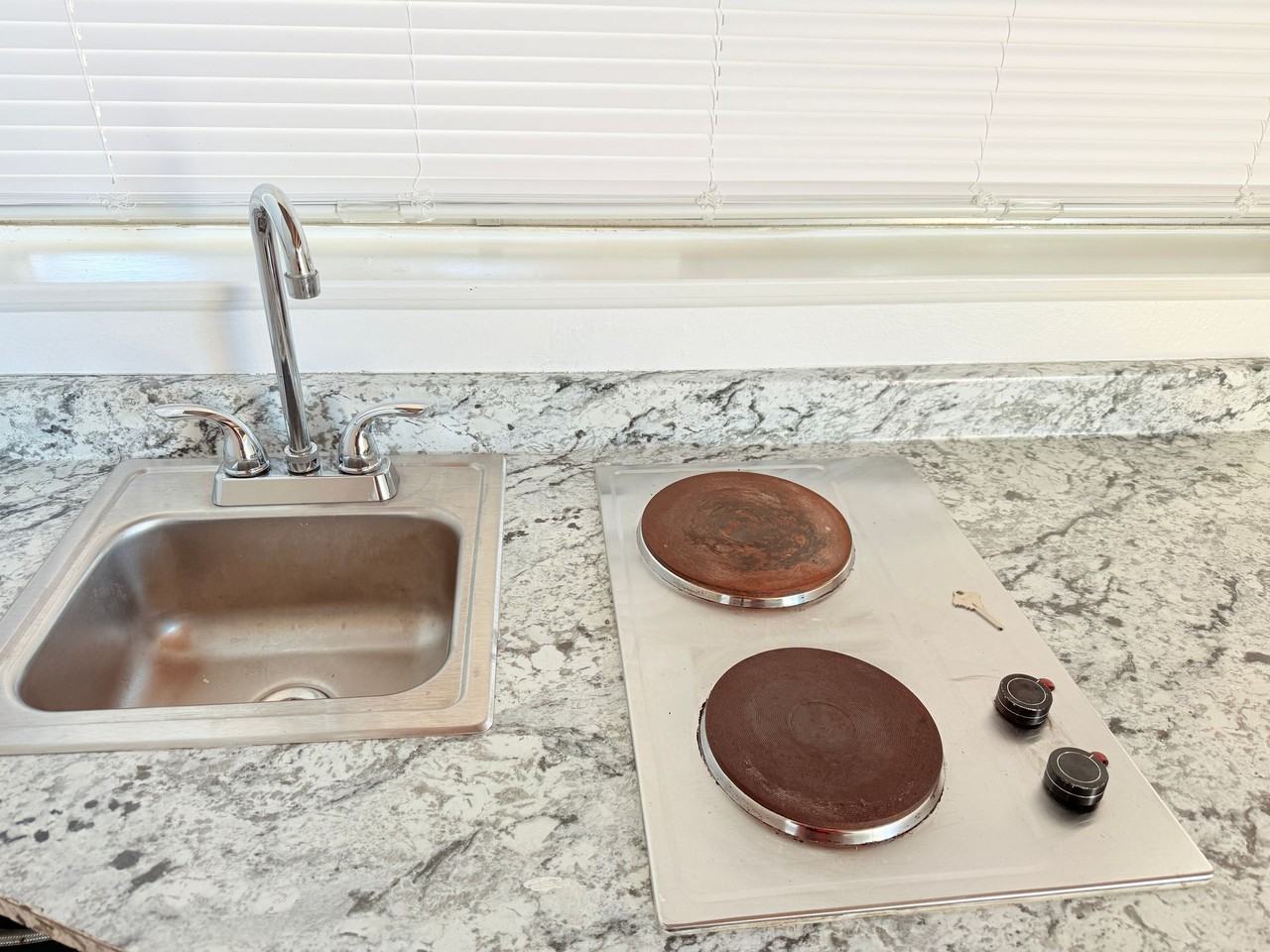 401 N Lupine St - Photo 3 of 5