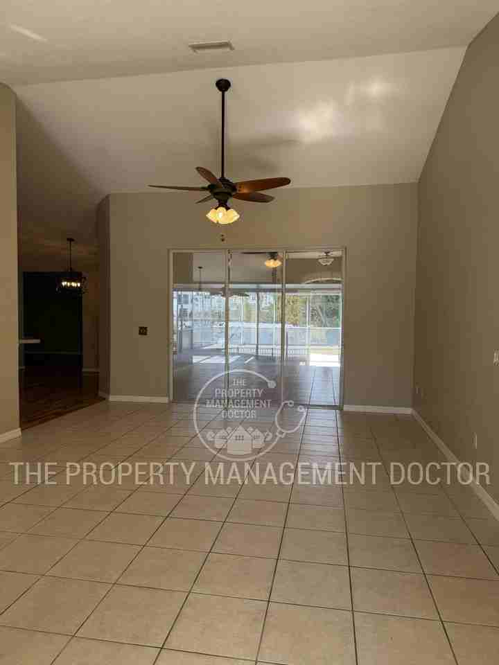 4672 Mulgrave Ave - Photo 5 of 30