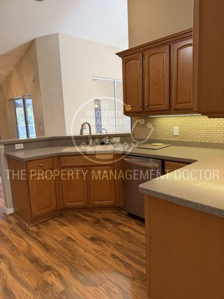 4672 Mulgrave Ave - Photo 7 of 30