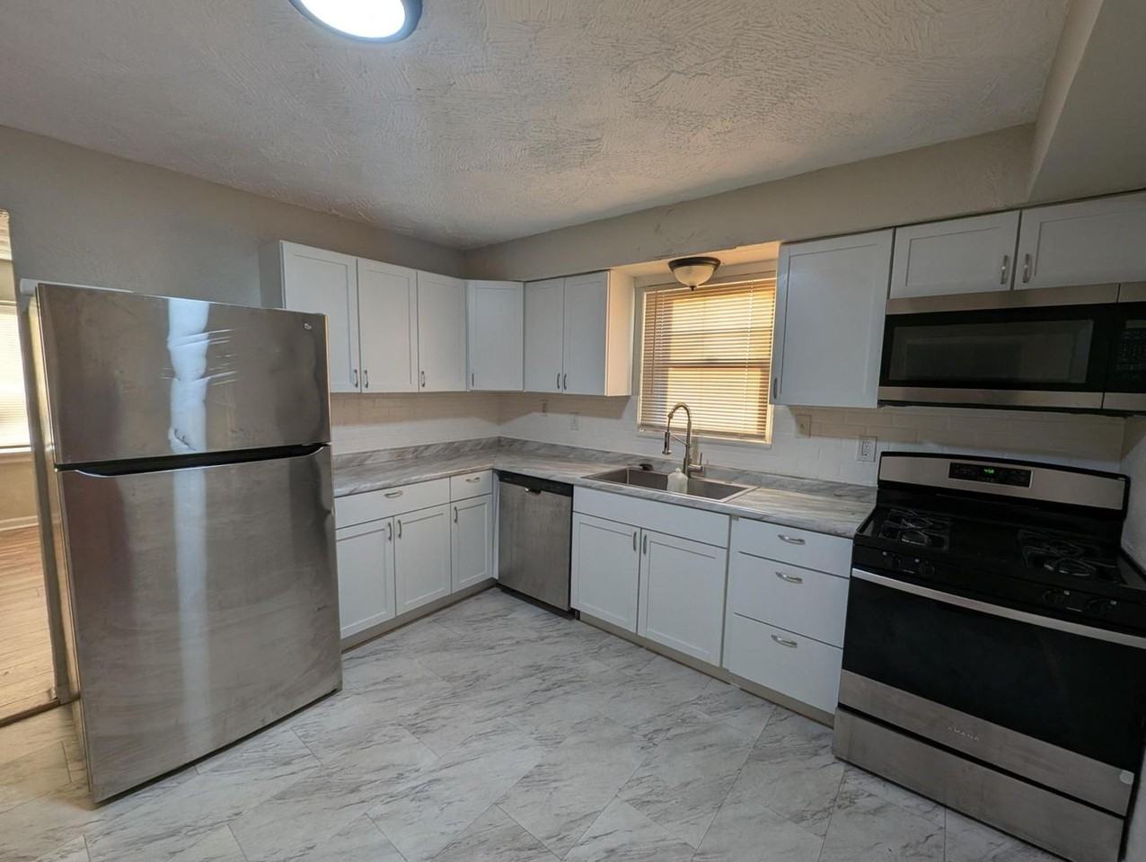 8557 Frost Ave - Photo 2 of 15