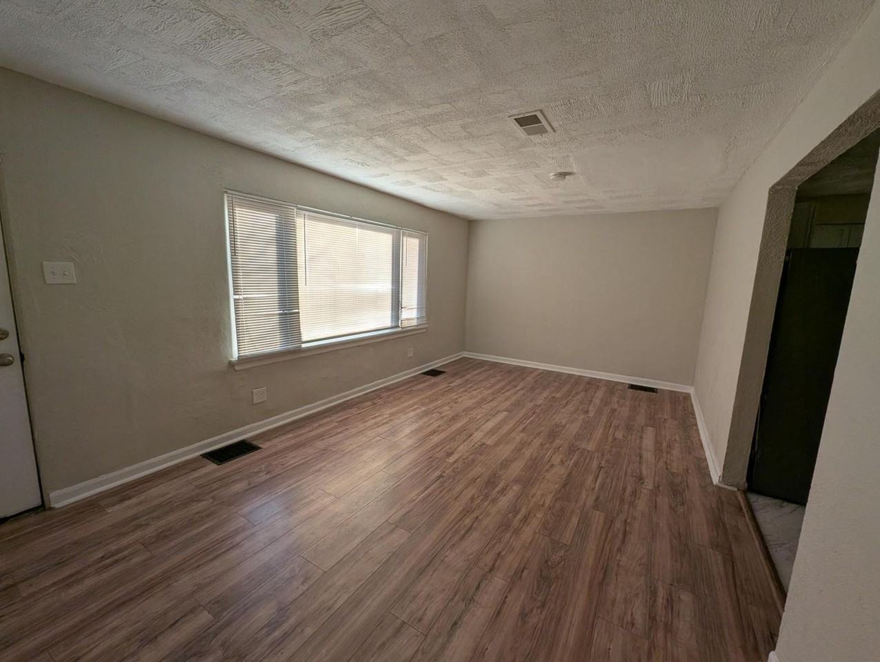 8557 Frost Ave - Photo 5 of 15