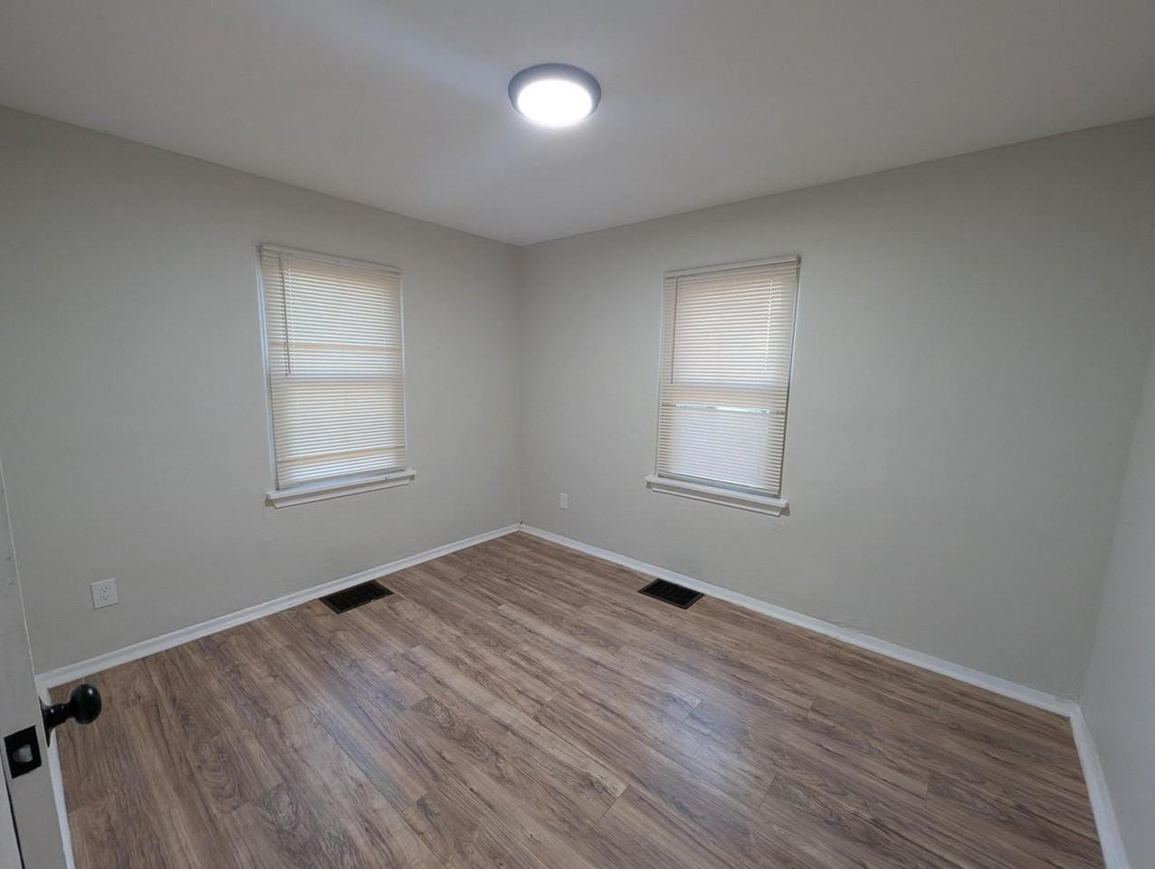 8557 Frost Ave - Photo 7 of 15