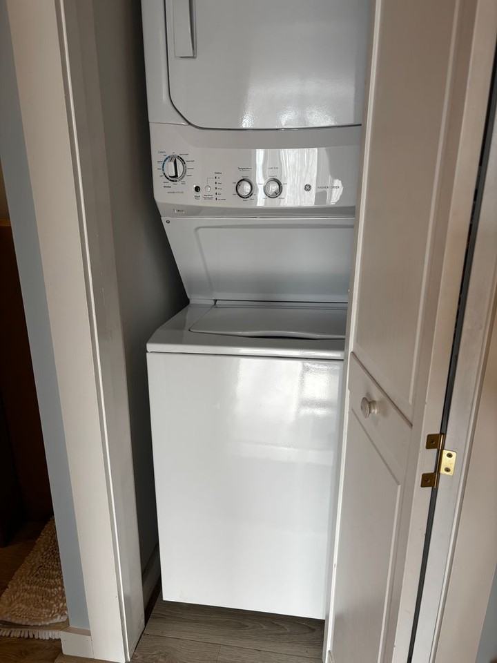 388 Ashland St - Photo 5 of 12