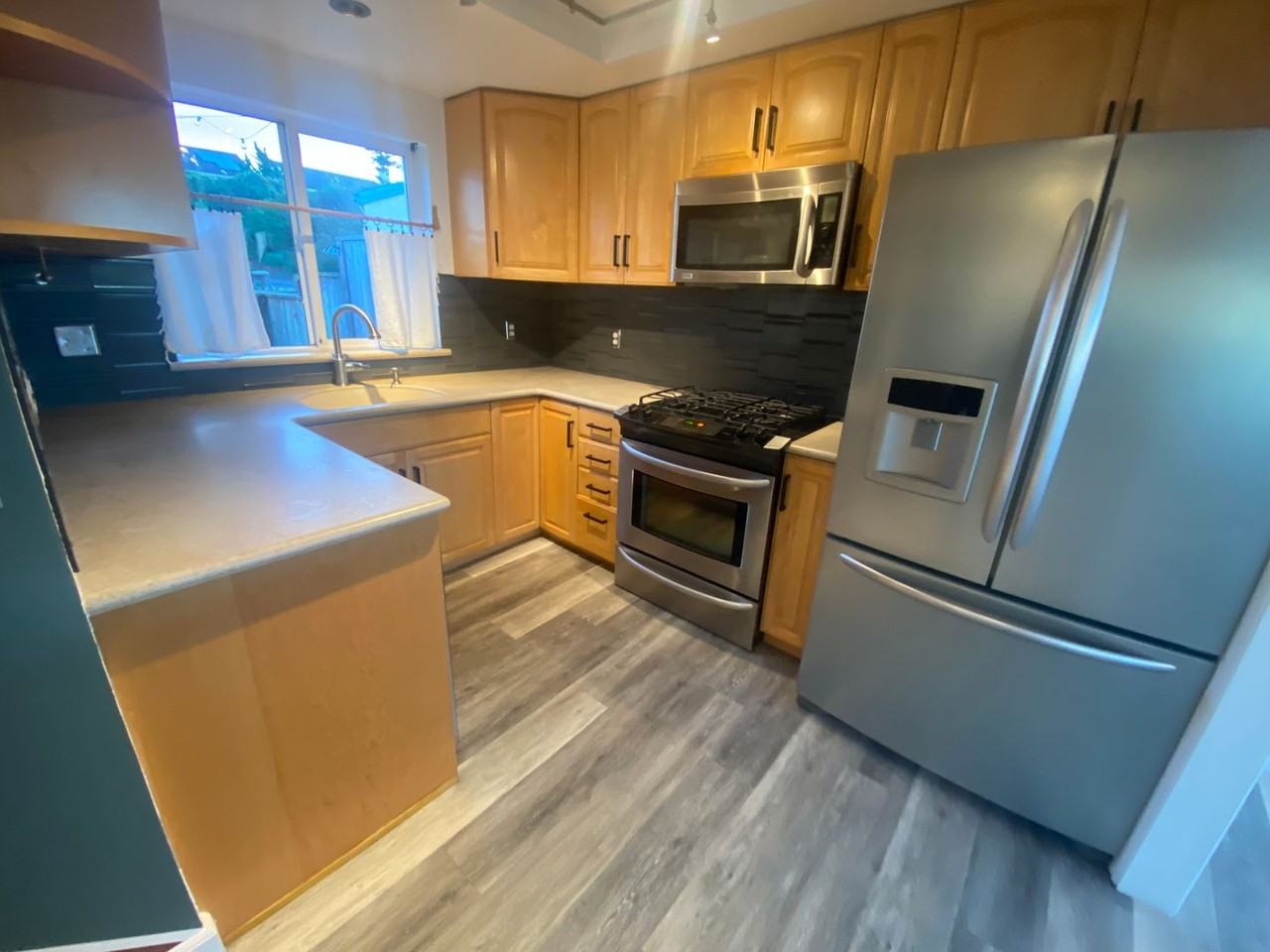 909 Fassler Ave - Photo 3 of 20