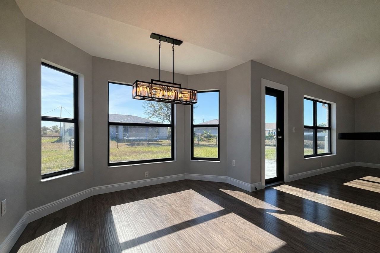 1222 Ne 40th Ter - Photo 3 of 40