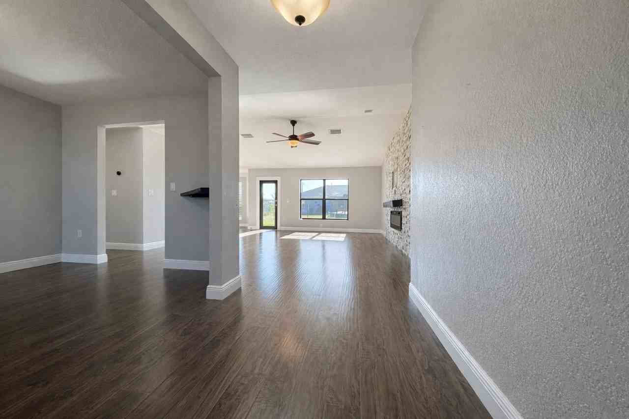 1222 Ne 40th Ter - Photo 4 of 40