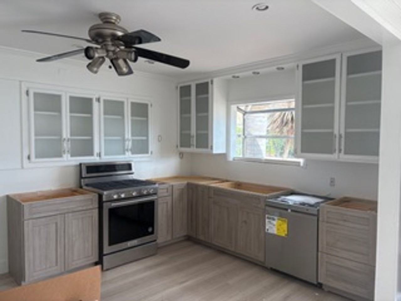 122 Castaic Ave - Photo 3 of 12