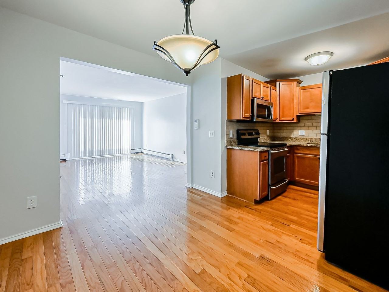 2440 Parmenter Blvd - Photo 4 of 28