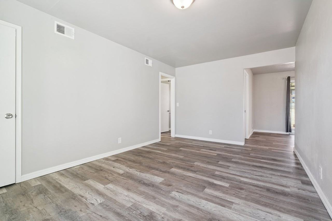 713 Ne 79th Pl - Photo 3 of 17