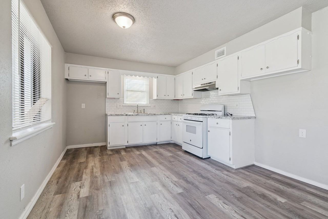 713 Ne 79th Pl - Photo 5 of 17