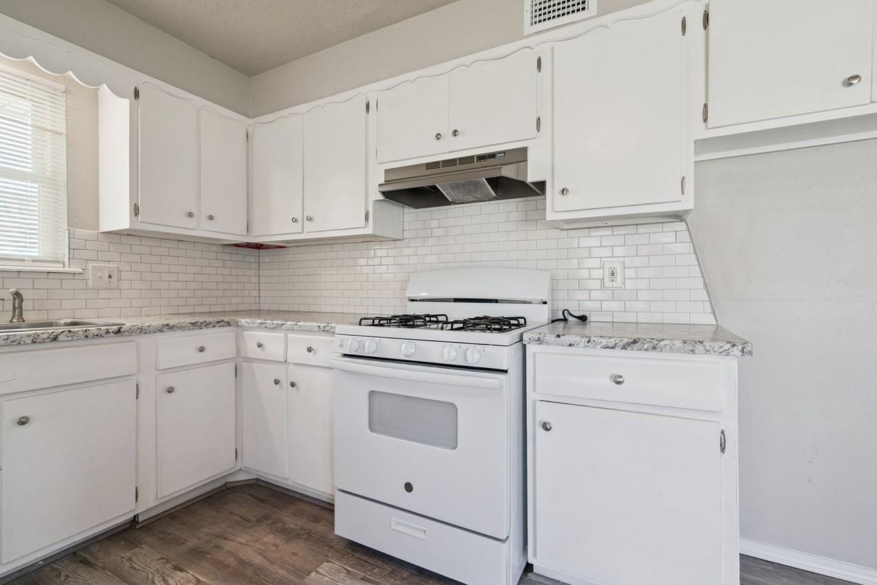 713 Ne 79th Pl - Photo 6 of 17