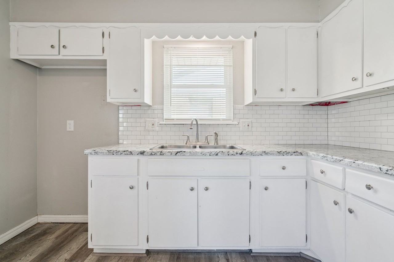 713 Ne 79th Pl - Photo 7 of 17