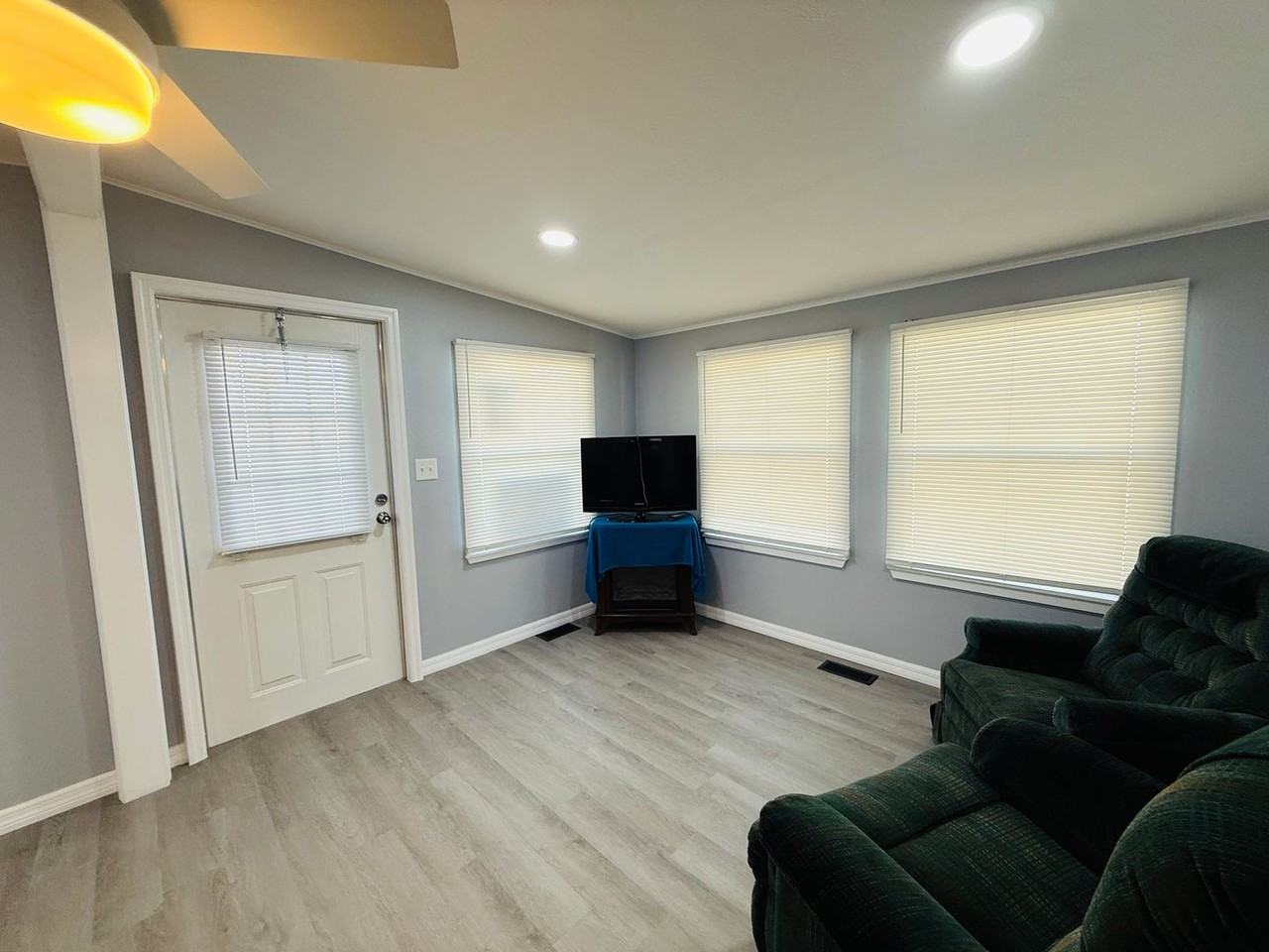 4851 W Gandy Blvd #L27 - Photo 3 of 38