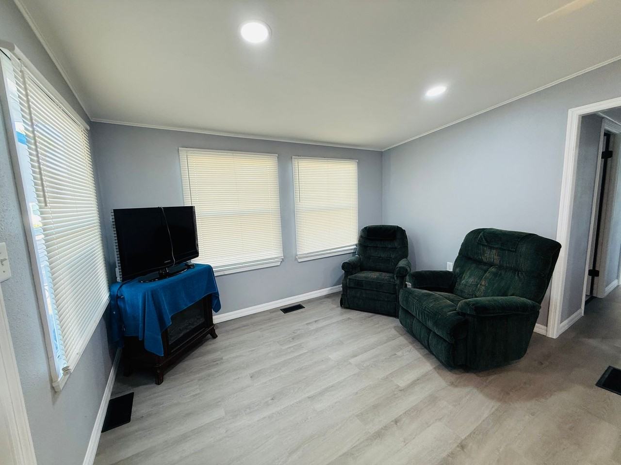 4851 W Gandy Blvd #L27 - Photo 4 of 38