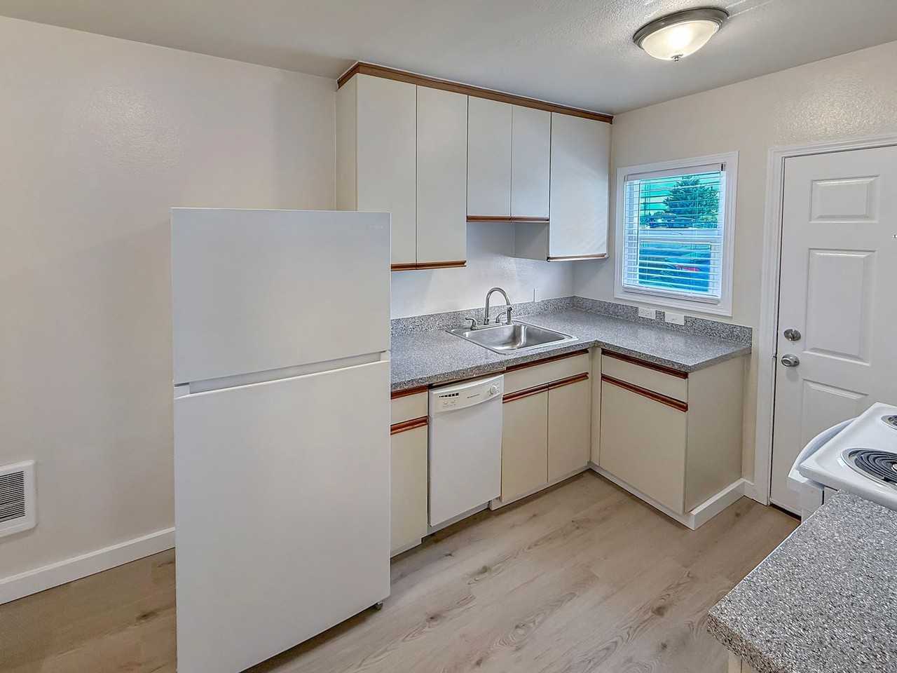 241 5th St - Photo 3 of 8